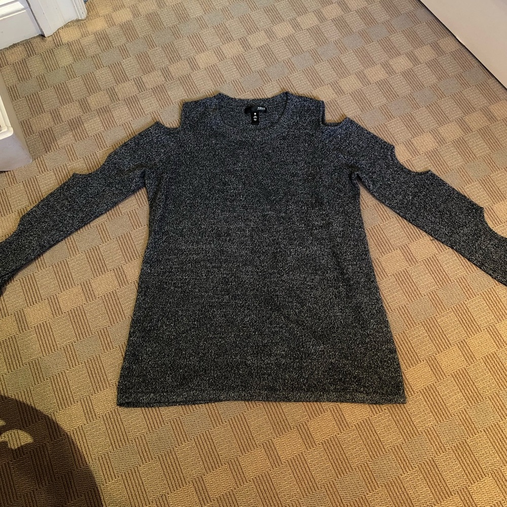 Long sleeve cashmere sweater